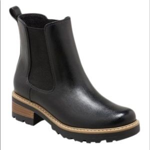 Universal Thread Celina Chelsea Boots